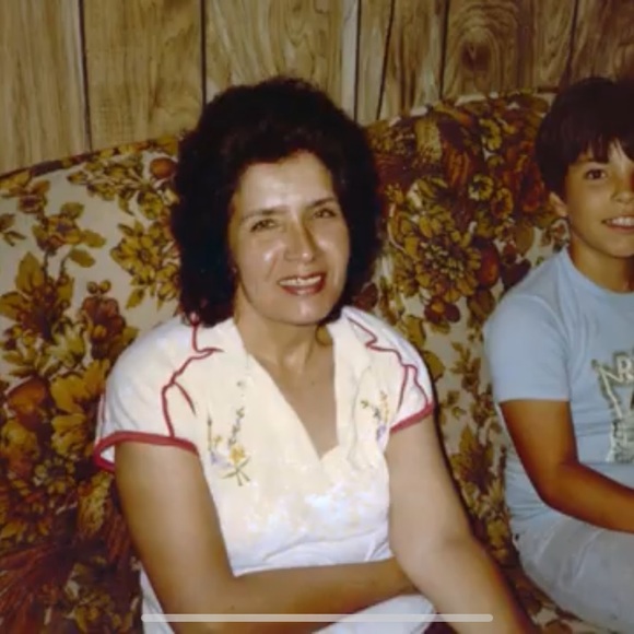 Meet your Posher, Paisley - Picture 2 of 2